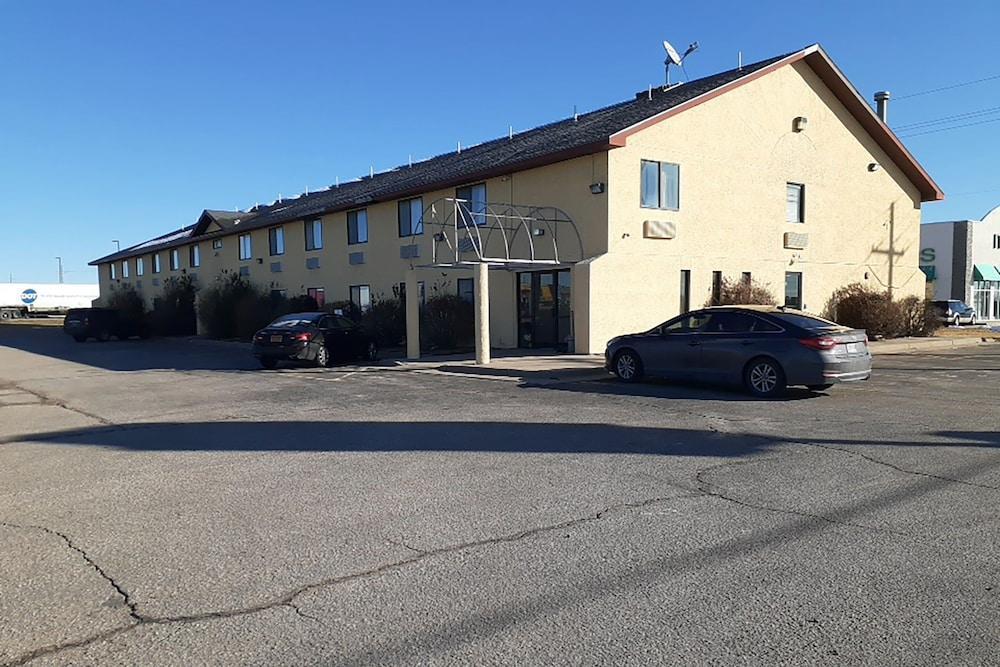 Hotel Super 8 By Wyndham Pratt Exterior foto