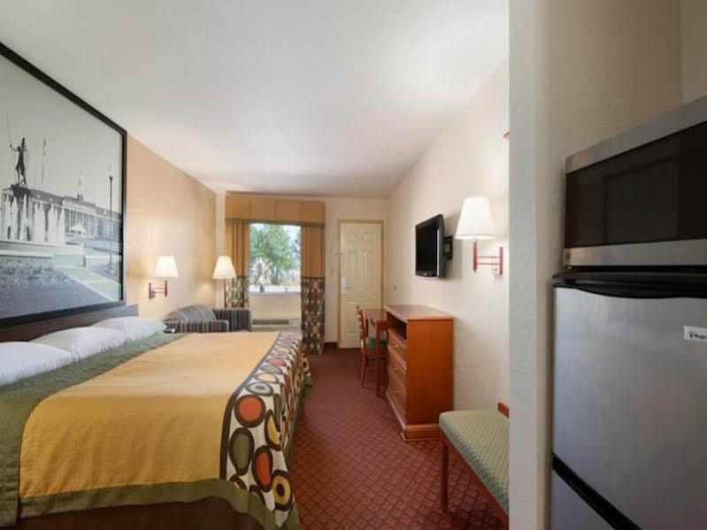 Hotel Super 8 By Wyndham Pratt Exterior foto